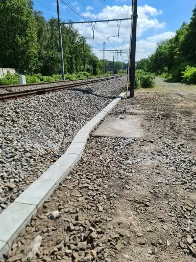 Pose de caniveaux pour câble